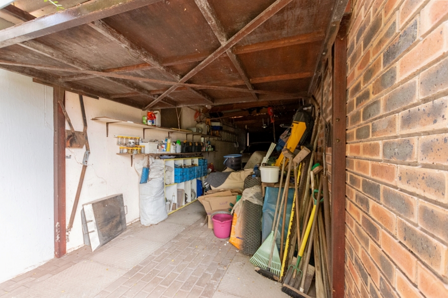 4 Bedroom Property for Sale in Middedorp Western Cape